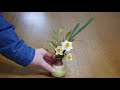 【生け花】水仙の卓上リース【ikebana】ビオラ ダイソー水盤 narcissus table flower 水仙桌花 fleur de table narcisse viola 簡単 剣山無し