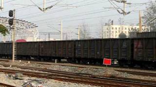 The Southbound single head DF4B 1718 haul the freight train pass the JiuJiang Station