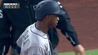 SEA@HOU: Segura adds to lead with RBI single in 9th