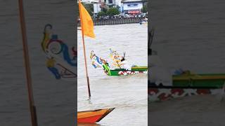 Detik detik finish yang menegangkan lomba perahu panjang #shortsvideo #balapan #lomba #perahupanjang