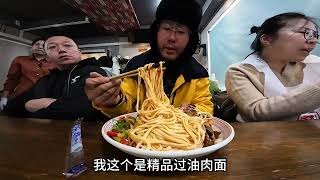 冬季骑行新疆，吃了难忘的过油肉拌面晚上零下18度高架桥下过夜 骑行vlog 让骑行成为一种生活 户外 骑行新疆 骑行