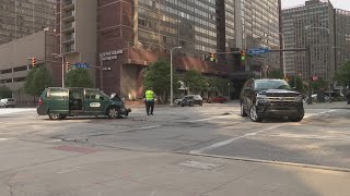 Vehicle carrying Cleveland Mayor Justin Bibb had lights activated outside emergency response policy