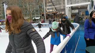 2022 New Year-Skating at Bryant Park新年初始-布莱恩公园冬季村滑冰-曼哈顿的冬季仙境/可享受纽约市唯一免费入场的溜冰场并假日商店和溜冰场餐饮/如自带溜冰鞋便免费滑冰