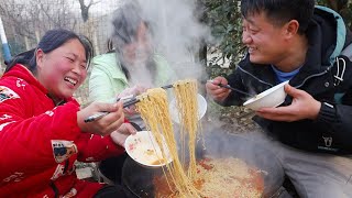 Pangmei cuisine : having pork intestines with instant noodles .  so spicy and delicious 