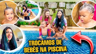 TROCAMOS DE BEBÊS NA PISCINA!! *DEU ERRADO DEMAIS* 🤣😱