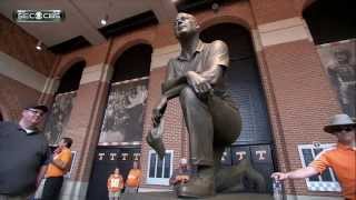 Tennessee's Butch Jones recites the maxims with his team (CBS)