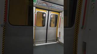 M train A173/A122關門  荃灣線列車到港島線客串 半一代 M tain (122隻👻有啲似128，會唔會同一個嚟㗎呢？😉)