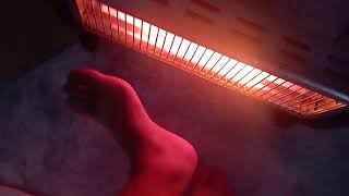 How to warm feet with an electric heater (new technique)