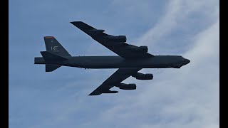USAF B-52 bomber stuns Bournemouth Air Festival