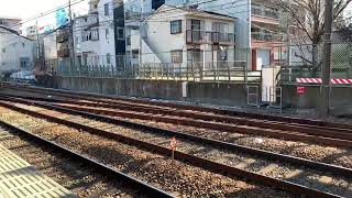 【高速通過】神奈川新町駅を疾走する赤い電車