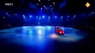 The National Canta Ballet: double pas-de-deux, for two dancers and one car