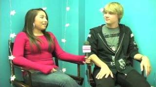 Austin Anderson and Daechelle Wish Everyone Happy Holidays With a Song!