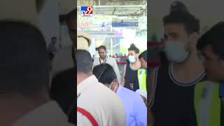 విశాఖ తీరంలో  వీరయ్య బ్యూటీ #UrvashiRautela Spotted at Vizag Airport   #Chiranjeevi - TV9