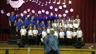 Gintareliai Children's Choir - O, Atsimenu nameli