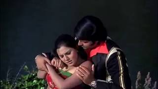 Anil Dhawan Kissing Neetu Singh   Romantic scene