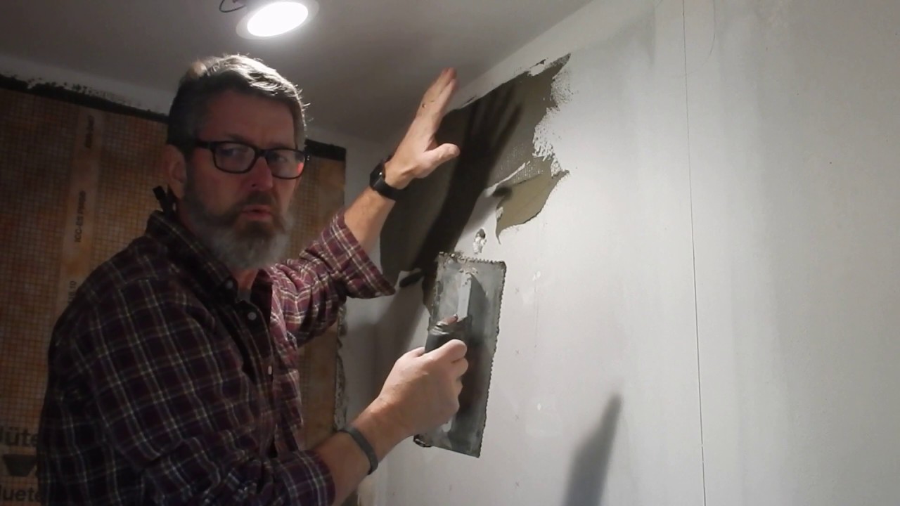 Applying Thinset To Wall For Kerdi Membrane - YouTube