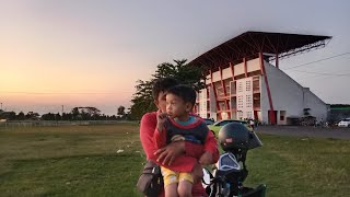 JALAN2 SORE GOLEK SEMONGKO GUYS MAMPIR STADION MAS ATHAN MALAH PENGEN SEPATU RODA...