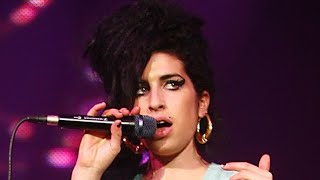 (Better Quality) Amy Winehouse | Tears Dry On Their Own - Live AOL Winter Warmer 2006