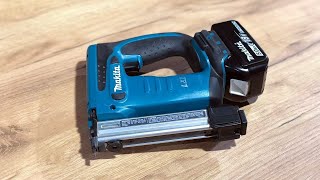 Тест - обзор аккумуляторного степлера Makita DST221 (XTS01)