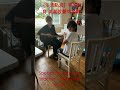 ［生活點滴］特殊教育的音樂老師；她歌聲好美！ special needs music teacher what lovely voice and guitar