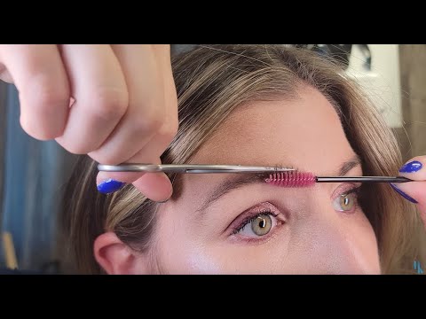 How To Trim Your Eyebrows - YouTube