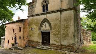 Casale in campagna con chiesa | Farmhouse in the countryside with church