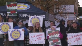 USPS letter carriers rally for better wages