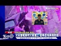 女自撞電線桿又被撞上 困車底堆高機救援｜tvbs新聞 @tvbsnews02