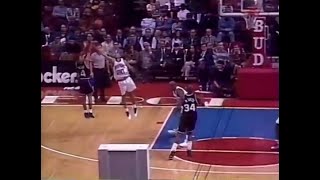 Spud Webb Hits 11 of his First 12 shots vs. Pistons (1995)