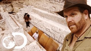 Josh Gates Finds Human Remains Beneath El Mirador! | Expedition Unkown