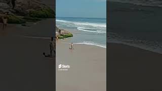 ഞാനൊന്നു കുളിച്ചിട്ട് വരാം 🤣🤣#sea bathing#viral #comedy#funny# trending short#fun#subscribe