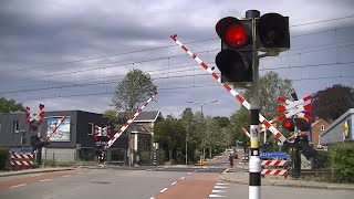 Spoorwegovergang Velp // Dutch railroad crossing