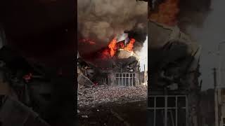 У Бахмуті після обстрілу горить будівля коледжу культури та мистецтв