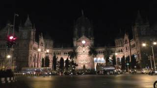 アキーラさん観察①インド・ムンバイ・夜のCST鉄道駅(世界遺産）Chatrapati Shivaji Mumbai Railway-station in Mumbai/India