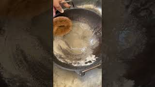 Hack to remove rust on iron pans! 🤩