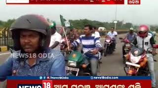 BJD Yuva activists stage demonstrations outside IOCL in Paradip | News18 Odia