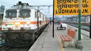 (02925) Paschim SF Express Special (Bandra Terminus - Amritsar) Departure From Ludhiana Junction.!