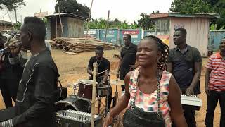 SAD AND TOUCHING WATCHING YAW SARPONG GIVING BACK TO THE BLIND