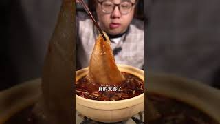 在家涮火锅吃可以说是相当好在啊，食材不仅可以自己把控，还相当划算，太爽了火锅 毛肚鸭肠 美拉德风 云南