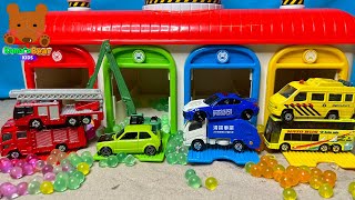 Diecast Cars Come Out from a Colorful Garage!【Kuma's Bear Kids】