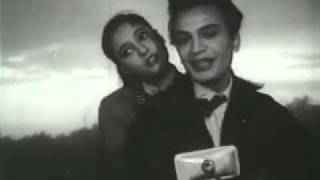 Uttam Kumar _ Suchitra Sen on Saptapadi - Ei Path Jodi Na Shesh Hoi - YouTube.mp4