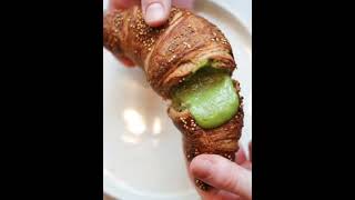 Pistachio croissant 🥐💚 #shorts #tasty #food #croissant #sandwich #bread #coffee #pista #cream #love