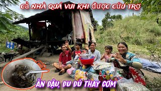 Cả gia đình VUI MỪNG PHẤN KHỞI khi được người LẠ CỨU TRỢ lương thực../405