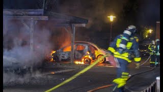 Vollalarm für die Krefelder Feuerwehr - Unbekannter zündet 10 Fahrzeuge an