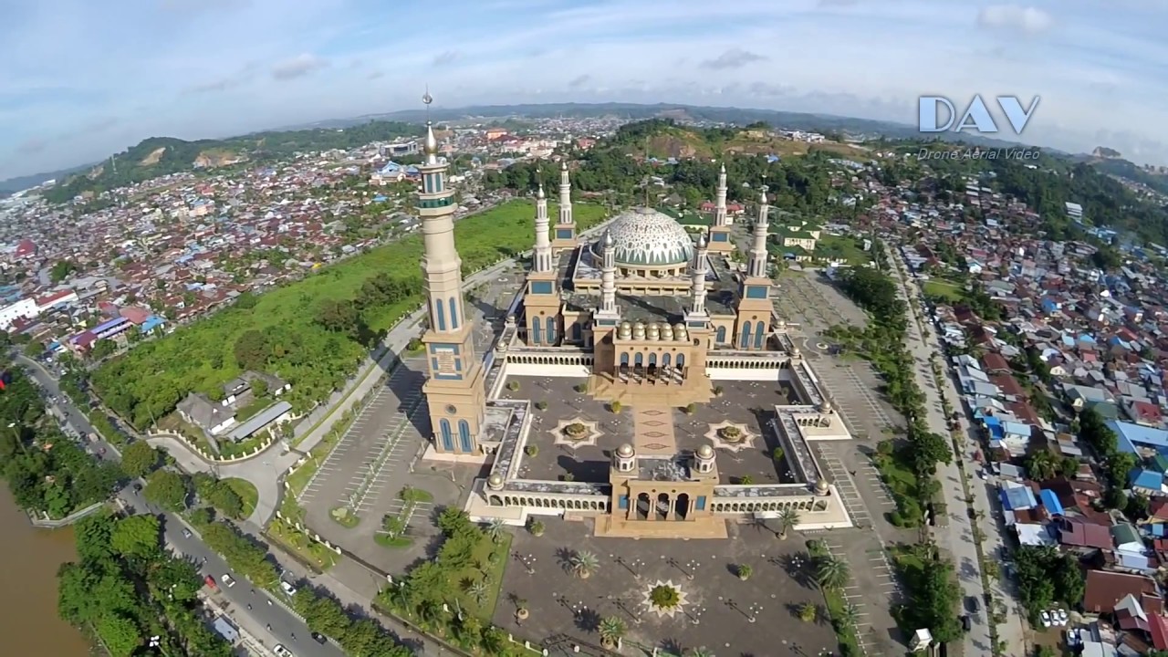 Aerial Video: Masjid Baitul Muttaqien Kompleks Islamic Center Samarinda ...