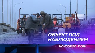 Объект под наблюдением: на Колмовском мосту начали укладывать верхний слой асфальта