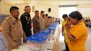 ผู้ว่าราชการจังหวัดชุมพร และจังหวัดนครศรีธรรมราช เชิญสิ่งของพระราชทานไปมอบให้แก่ผู้ประสบอุทกภัย