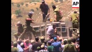 VOICE Settlers clash with Israeli troops trying to dismantle outpost