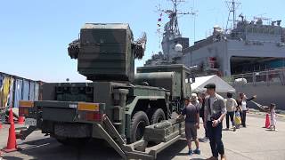 【第７回玉島ハーバーフェスティバル】陸上自衛隊の車両展示と海上自衛隊訓練支援艦「くろべ」の対空レーダー（オリジナル画質＝４Ｋ版）