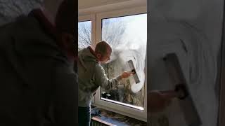 Mit HaRa Fensterwischer Fenster putzen